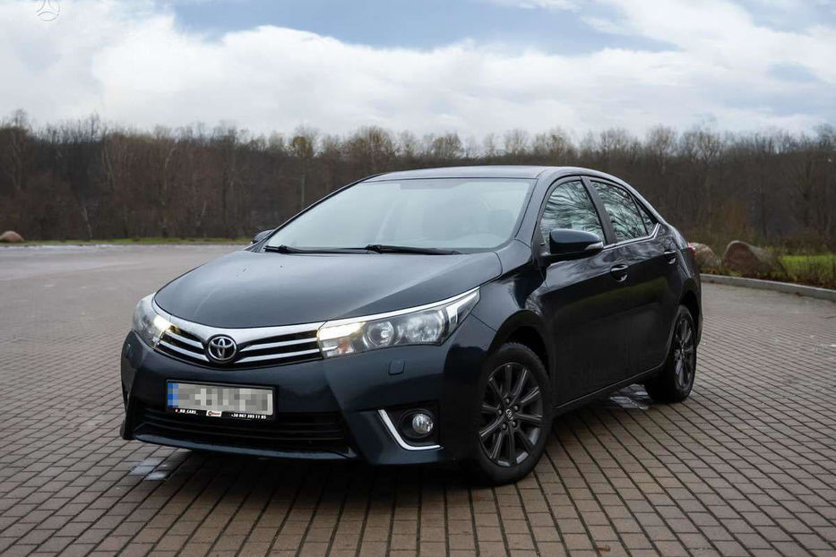 Продам Toyota Corolla 1.6 CVT (132 к.с.) 2015 года в Одессе