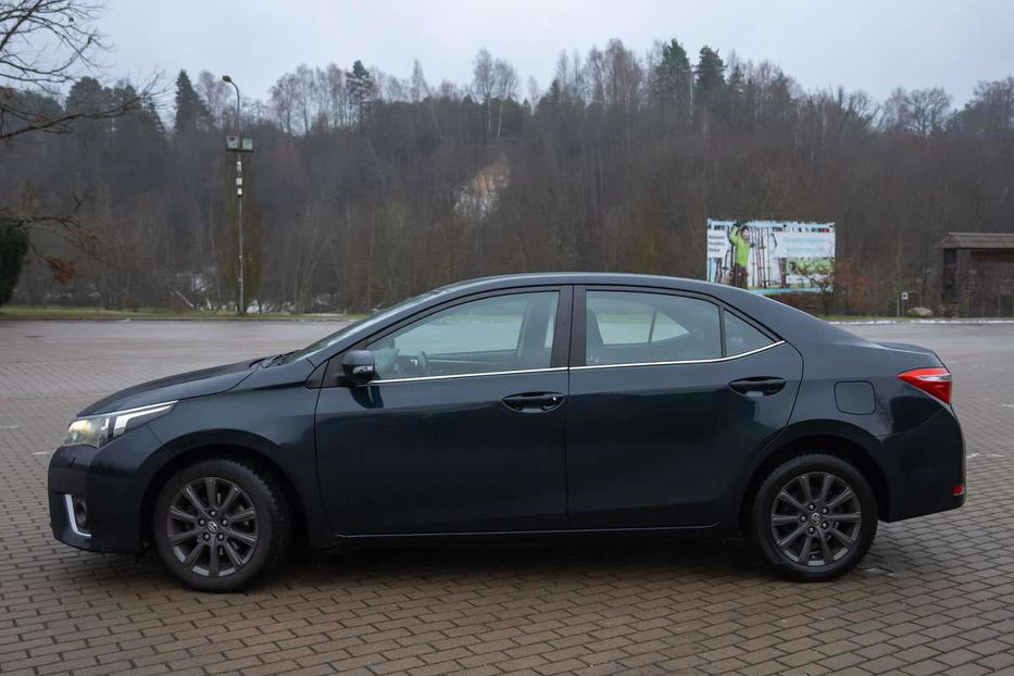 Продам Toyota Corolla 1.6 CVT (132 к.с.) 2015 года в Одессе