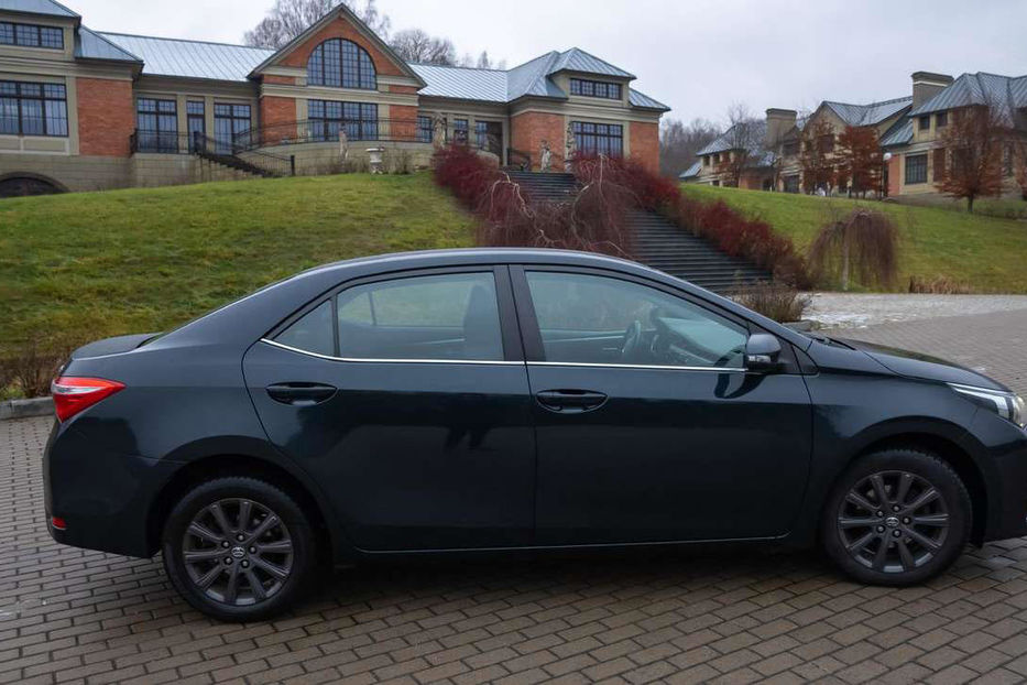 Продам Toyota Corolla 1.6 CVT (132 к.с.) 2015 года в Одессе