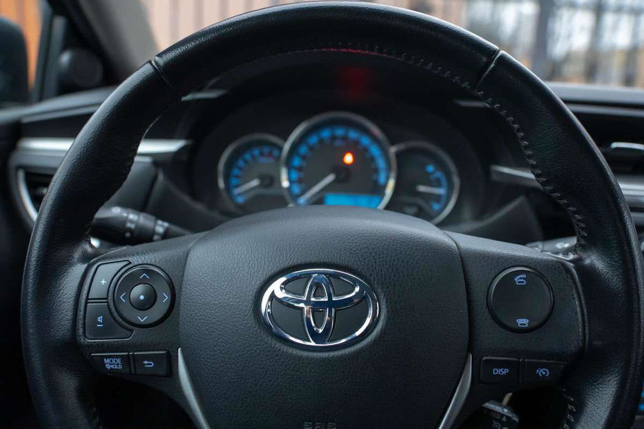 Продам Toyota Corolla 1.6 CVT (132 к.с.) 2015 года в Одессе