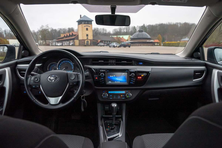 Продам Toyota Corolla 1.6 CVT (132 к.с.) 2015 года в Одессе