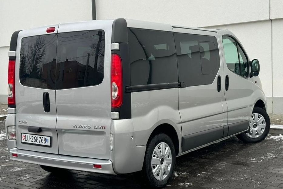 Продам Opel Vivaro пасс. 2010 года в Харькове