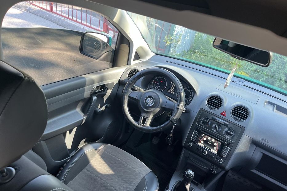 Продам Volkswagen Caddy пасс. 2012 года в Киеве