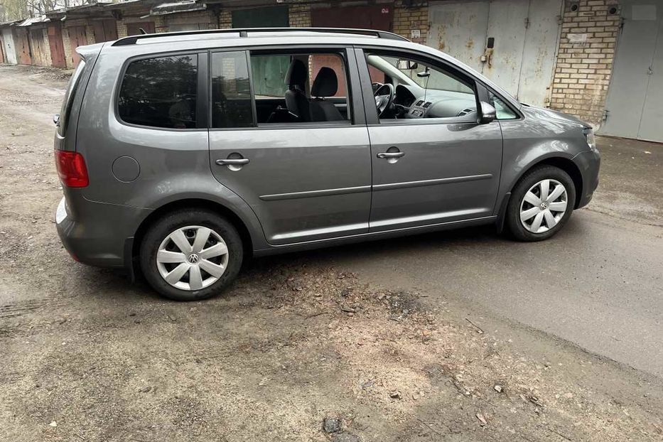 Продам Volkswagen Touran 2011 года в Киеве