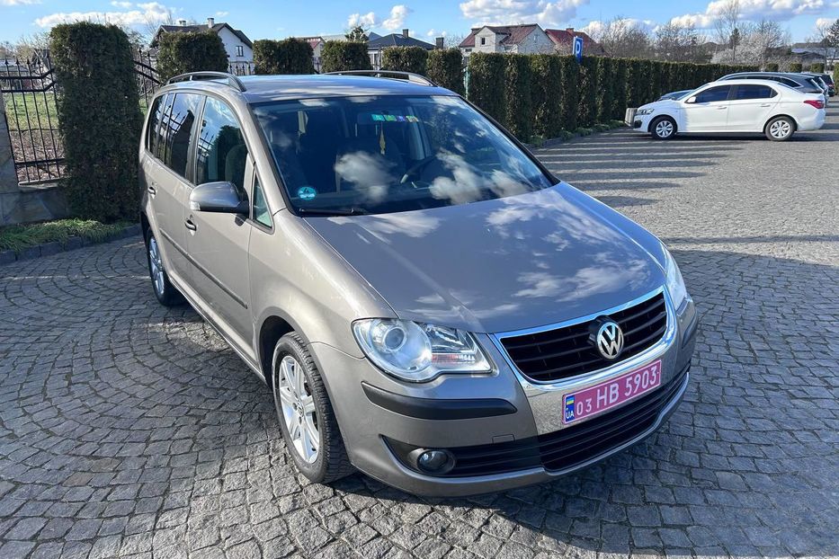 Продам Volkswagen Touran 1.6 mpi 7-місць 2009 года в Львове