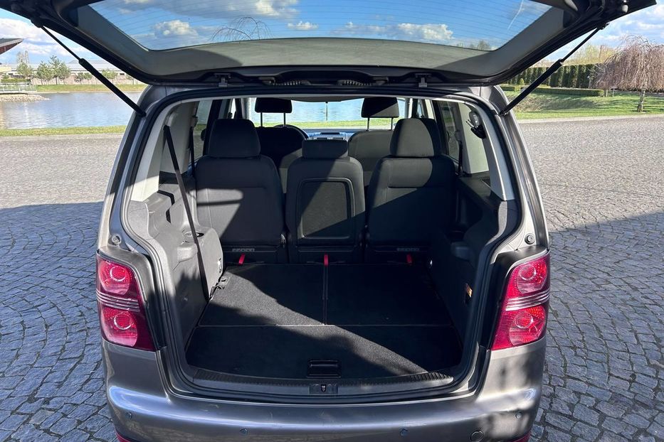 Продам Volkswagen Touran 1.6 mpi 7-місць 2009 года в Львове