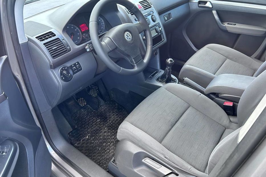 Продам Volkswagen Touran 1.6 mpi 7-місць 2009 года в Львове