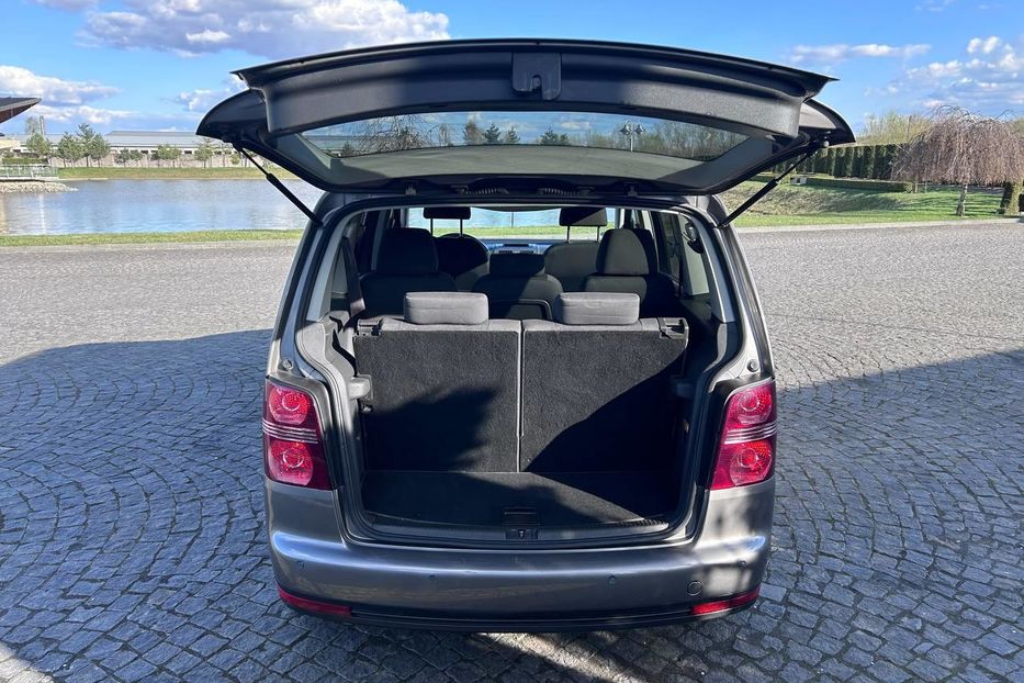 Продам Volkswagen Touran 1.6 mpi 7-місць 2009 года в Львове