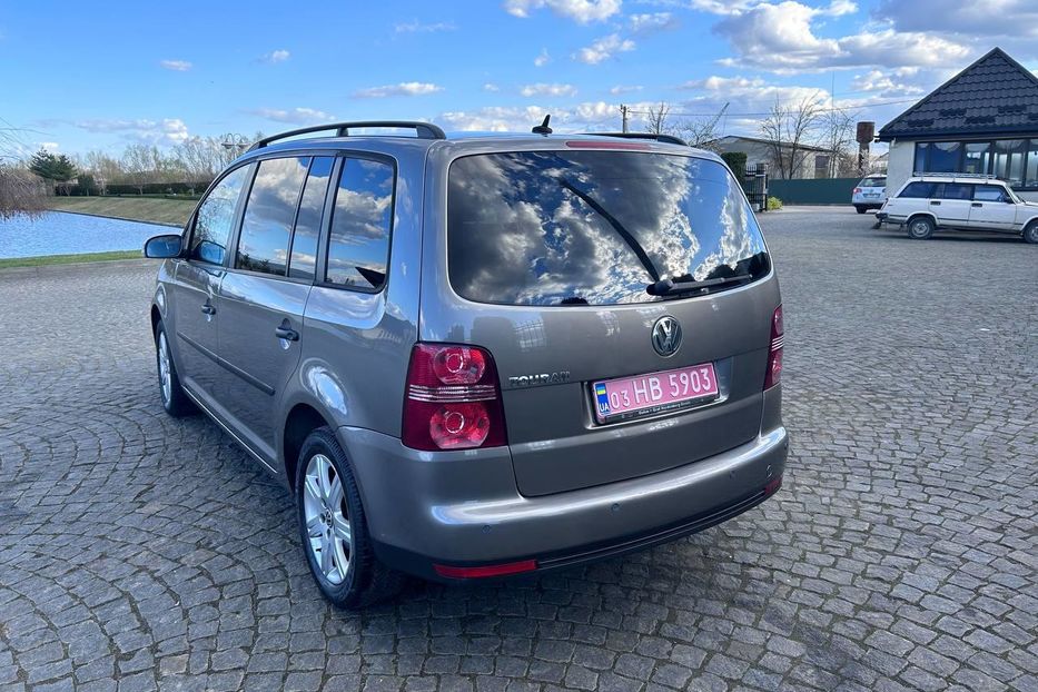 Продам Volkswagen Touran 1.6 mpi 7-місць 2009 года в Львове
