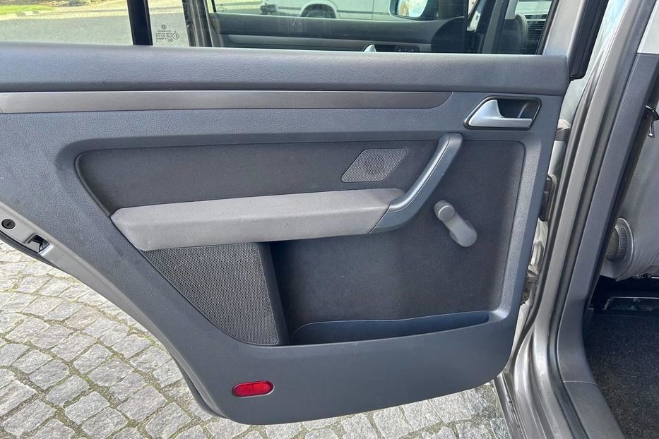 Продам Volkswagen Touran 1.6 mpi 7-місць 2009 года в Львове