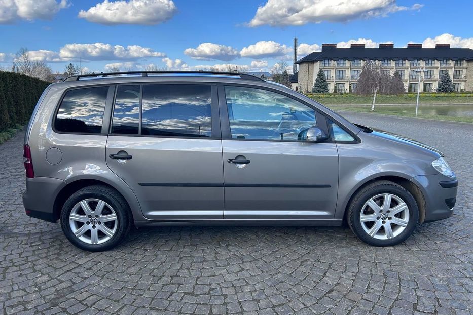 Продам Volkswagen Touran 1.6 mpi 7-місць 2009 года в Львове