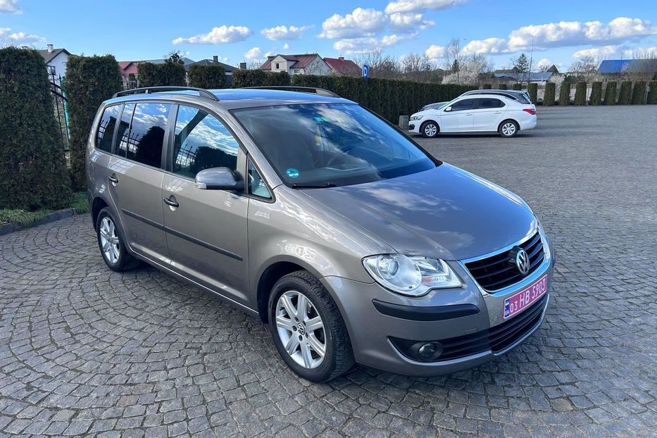 Продам Volkswagen Touran 1.6 mpi 7-місць 2009 года в Львове