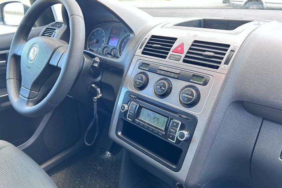 Продам Volkswagen Touran 1.6 mpi 7-місць 2009 года в Львове