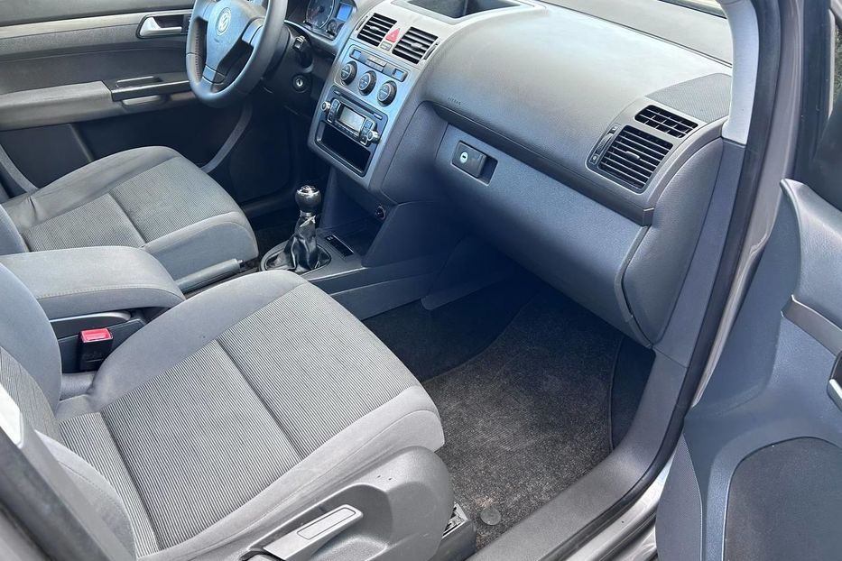 Продам Volkswagen Touran 1.6 mpi 7-місць 2009 года в Львове
