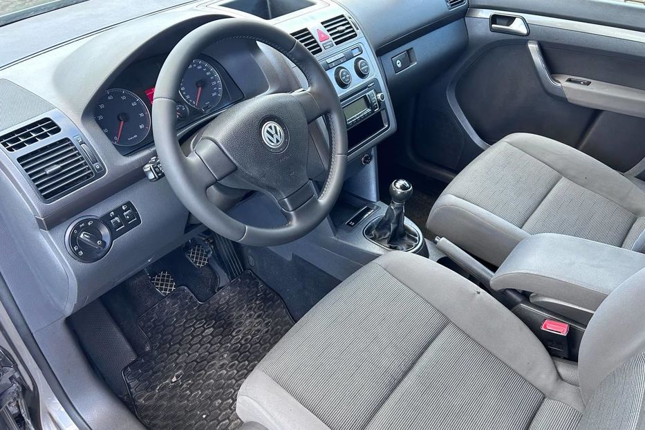 Продам Volkswagen Touran 1.6 mpi 7-місць 2009 года в Львове