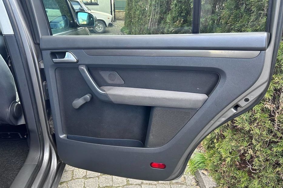 Продам Volkswagen Touran 1.6 mpi 7-місць 2009 года в Львове