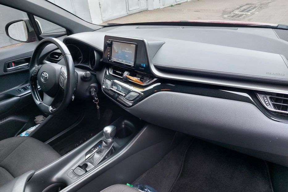 Продам Toyota C-HR Автомат 2018 года в Киеве