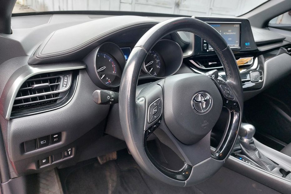 Продам Toyota C-HR Автомат 2018 года в Киеве