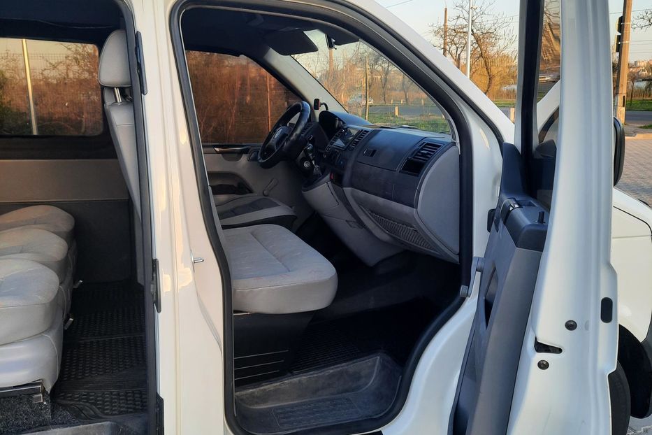 Продам Volkswagen T5 (Transporter) пасс. 130 к.с. / 96 кВт 2006 года в Николаеве
