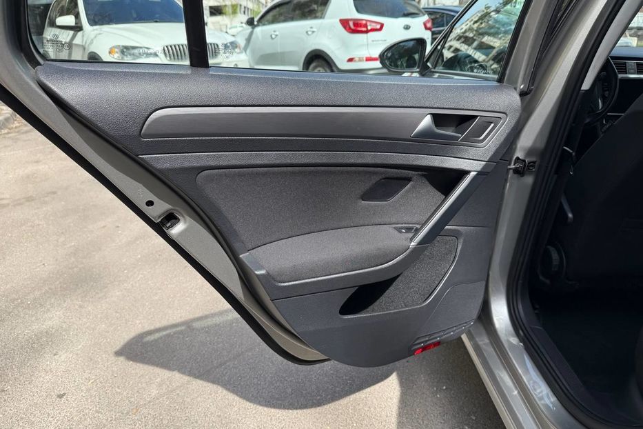 Продам Volkswagen Golf VII Comfortline 1.6 TDI 2019 года в Киеве