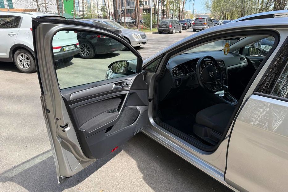 Продам Volkswagen Golf VII Comfortline 1.6 TDI 2019 года в Киеве