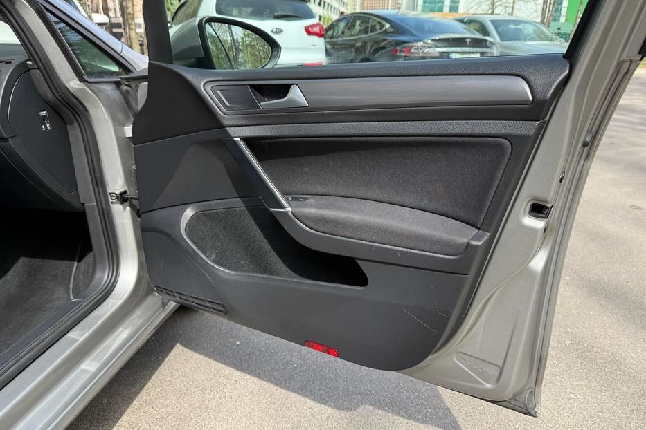 Продам Volkswagen Golf VII Comfortline 1.6 TDI 2019 года в Киеве