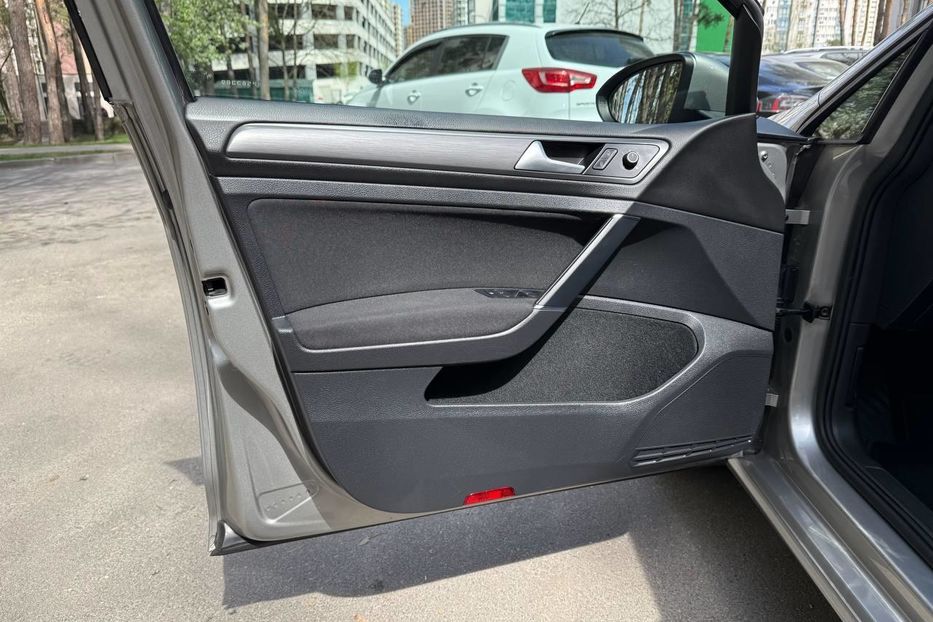 Продам Volkswagen Golf VII Comfortline 1.6 TDI 2019 года в Киеве