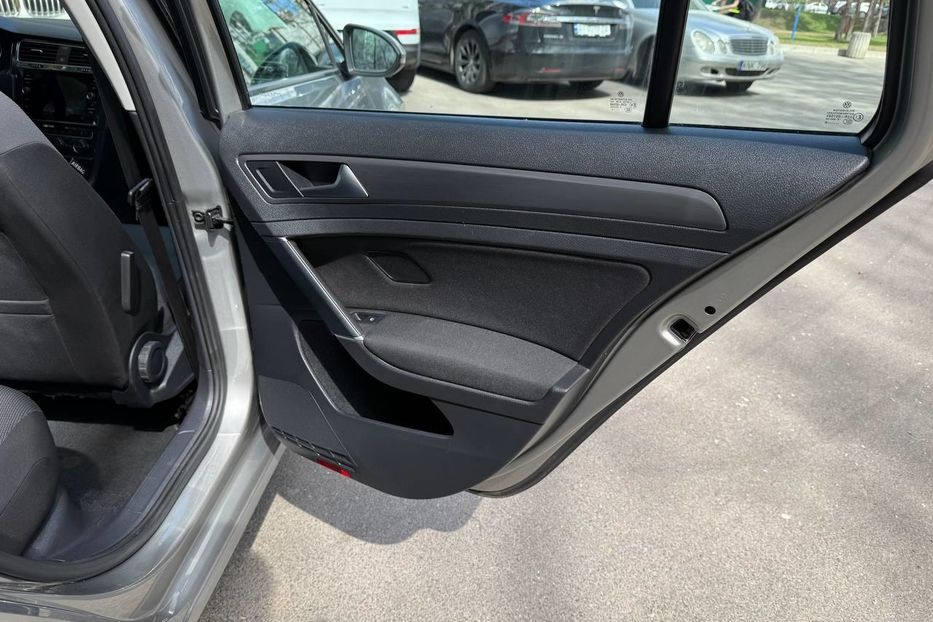 Продам Volkswagen Golf VII Comfortline 1.6 TDI 2019 года в Киеве
