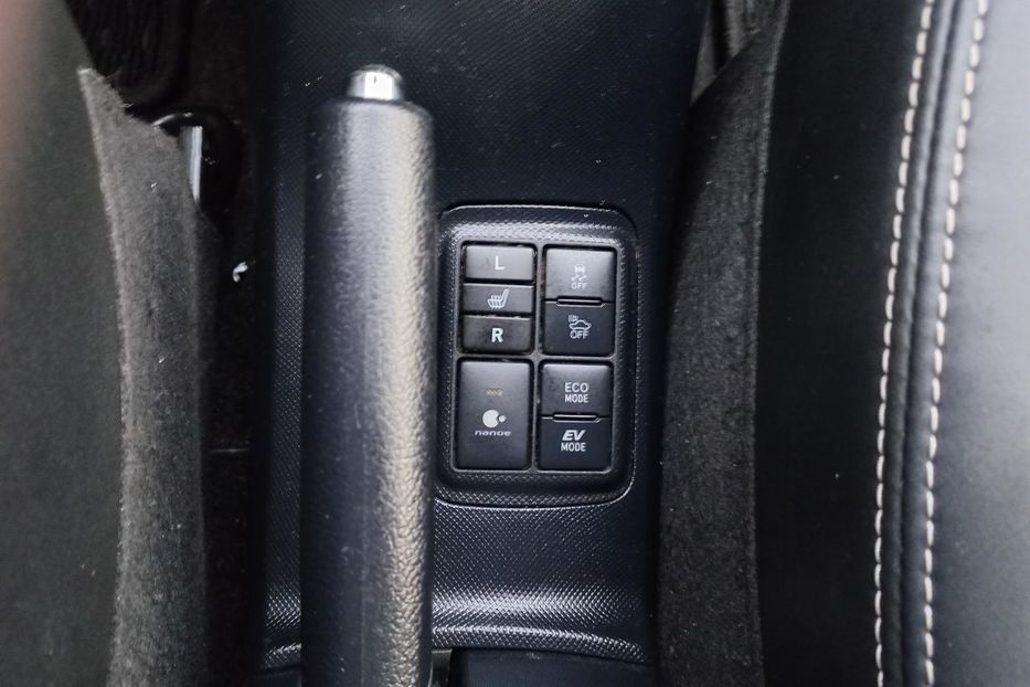 Продам Toyota Prius G SOFT LEATHER SELECTION 2018 года в Киеве