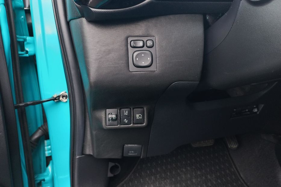 Продам Toyota Prius G SOFT LEATHER SELECTION 2018 года в Киеве
