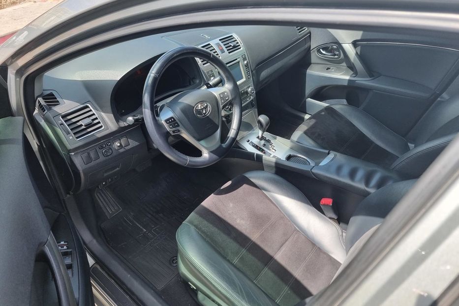 Продам Toyota Avensis Full option 2012 года в Одессе