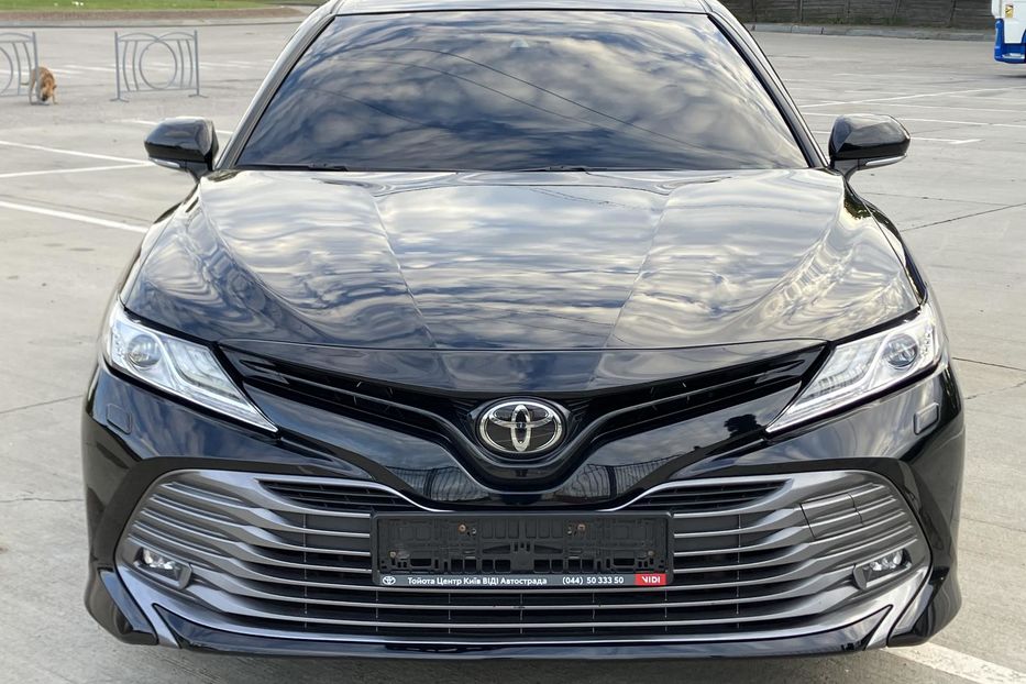 Продам Toyota Camry Premium  2018 года в Киеве