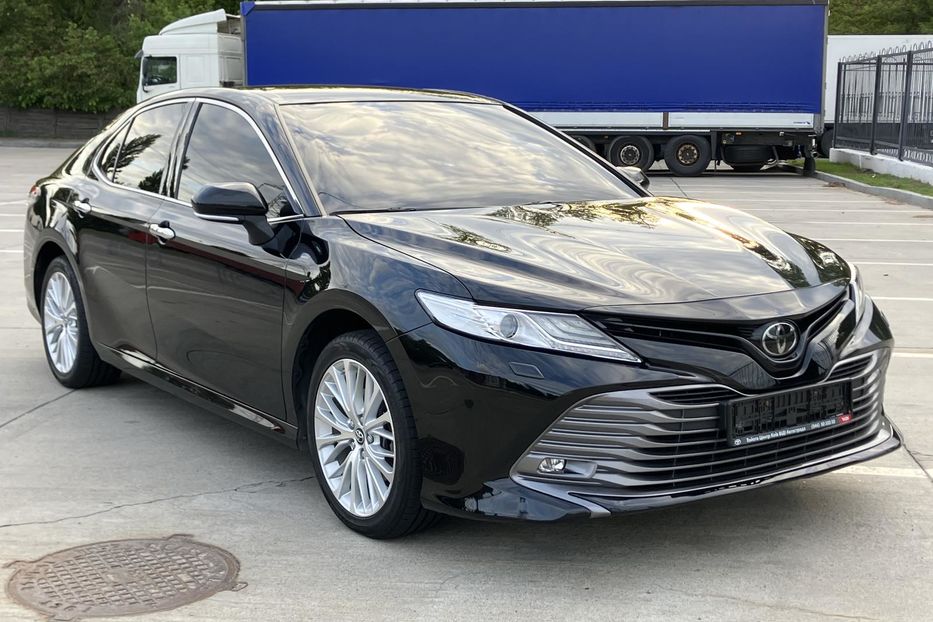 Продам Toyota Camry Premium  2018 года в Киеве