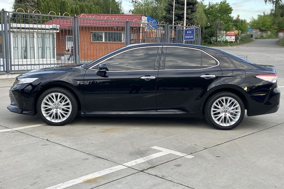Продам Toyota Camry Premium  2018 года в Киеве