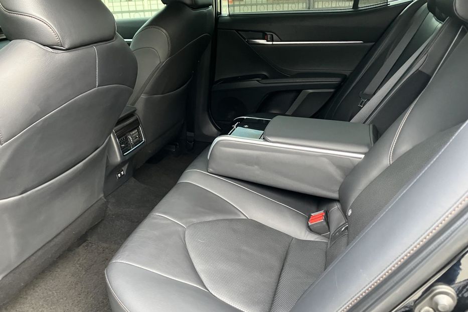 Продам Toyota Camry Premium  2018 года в Киеве