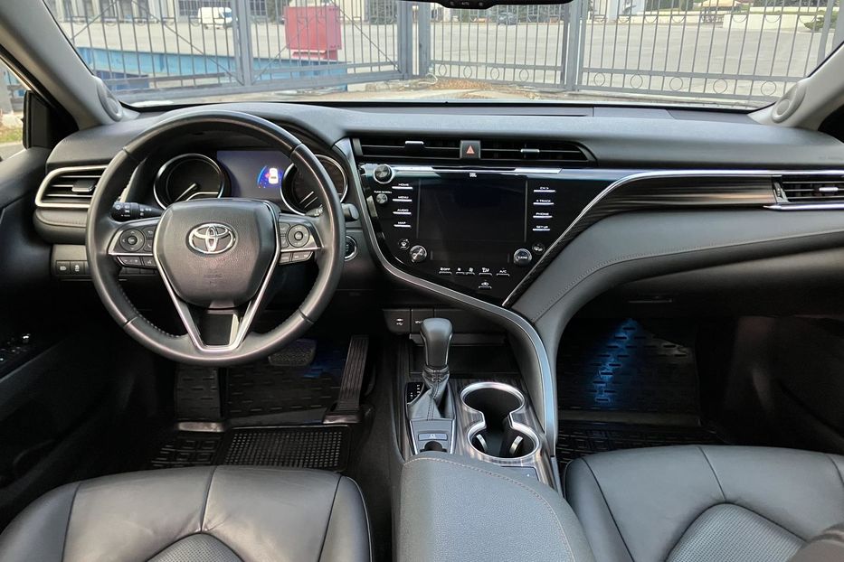 Продам Toyota Camry Premium  2018 года в Киеве