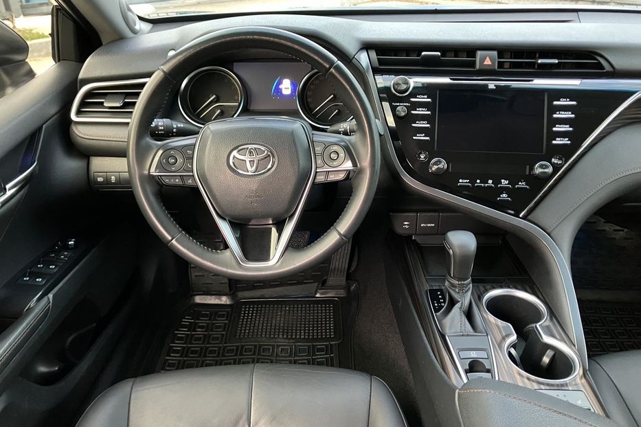 Продам Toyota Camry Premium  2018 года в Киеве