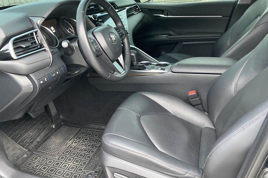 Продам Toyota Camry Premium  2018 года в Киеве