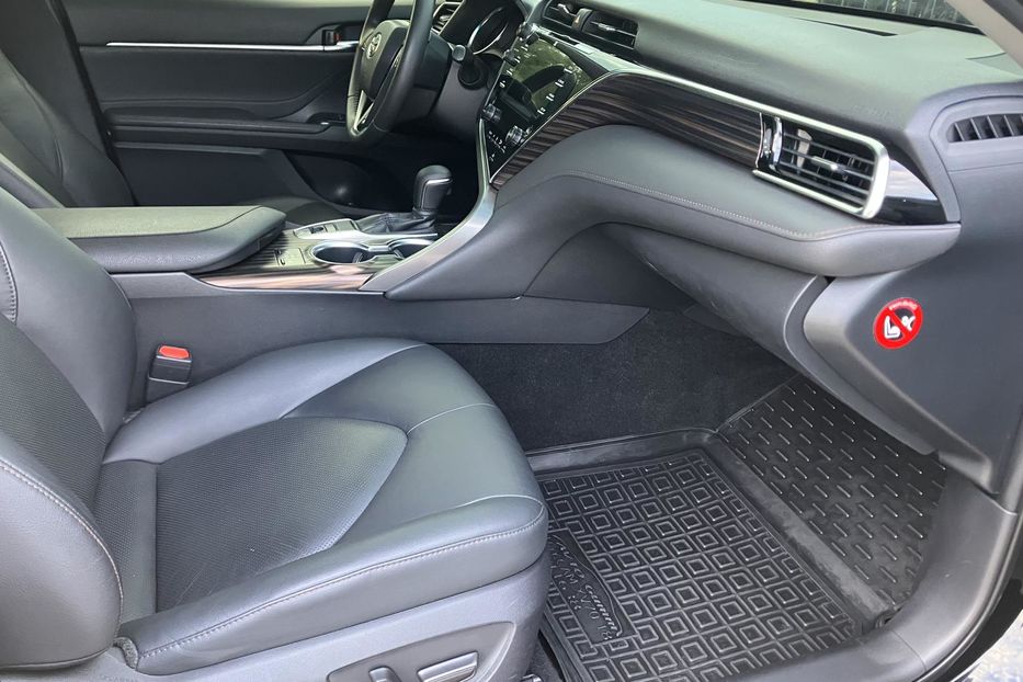 Продам Toyota Camry Premium  2018 года в Киеве