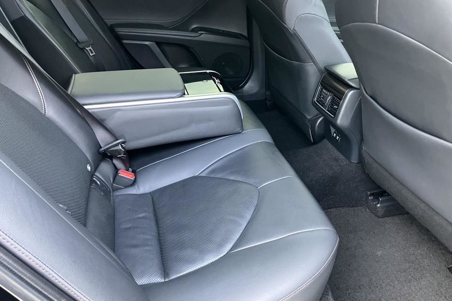 Продам Toyota Camry Premium  2018 года в Киеве