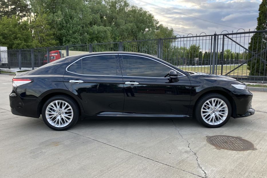 Продам Toyota Camry Premium  2018 года в Киеве
