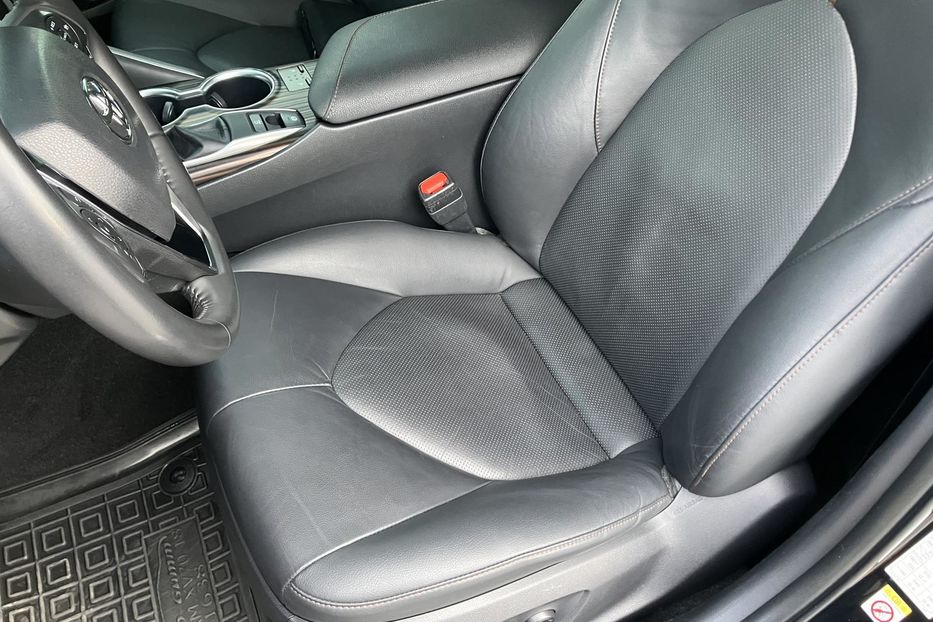 Продам Toyota Camry Premium  2018 года в Киеве