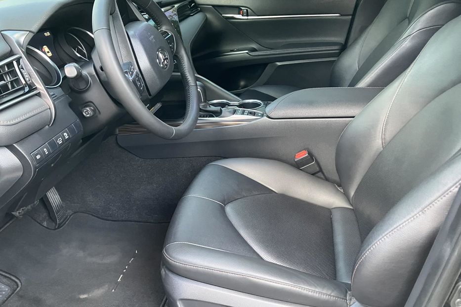 Продам Toyota Camry Premium  2020 года в Киеве