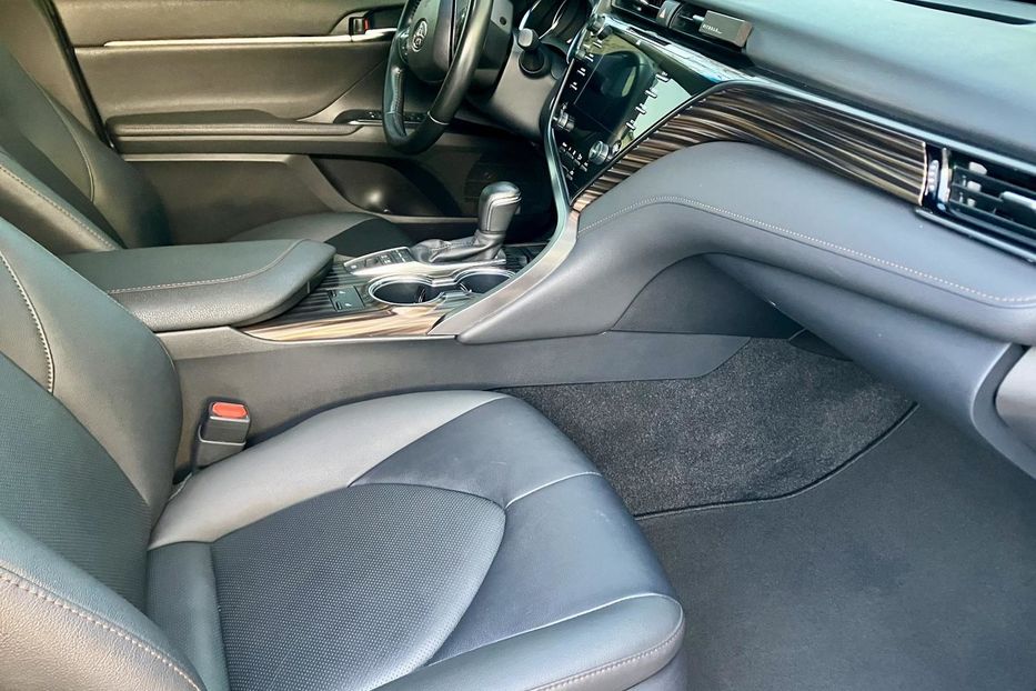 Продам Toyota Camry Premium  2020 года в Киеве