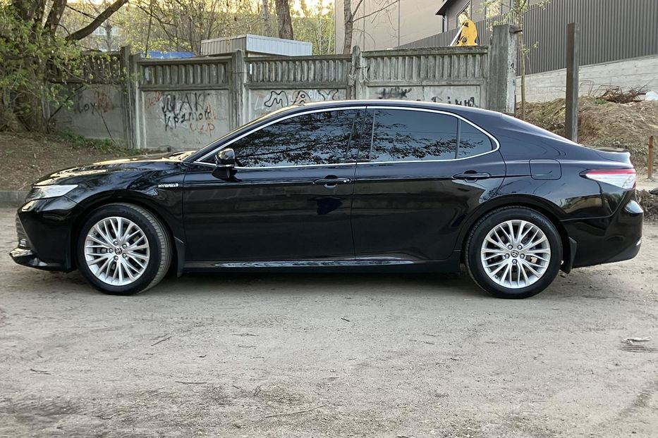Продам Toyota Camry Premium  2020 года в Киеве