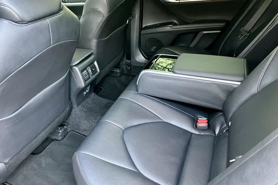 Продам Toyota Camry Premium  2020 года в Киеве