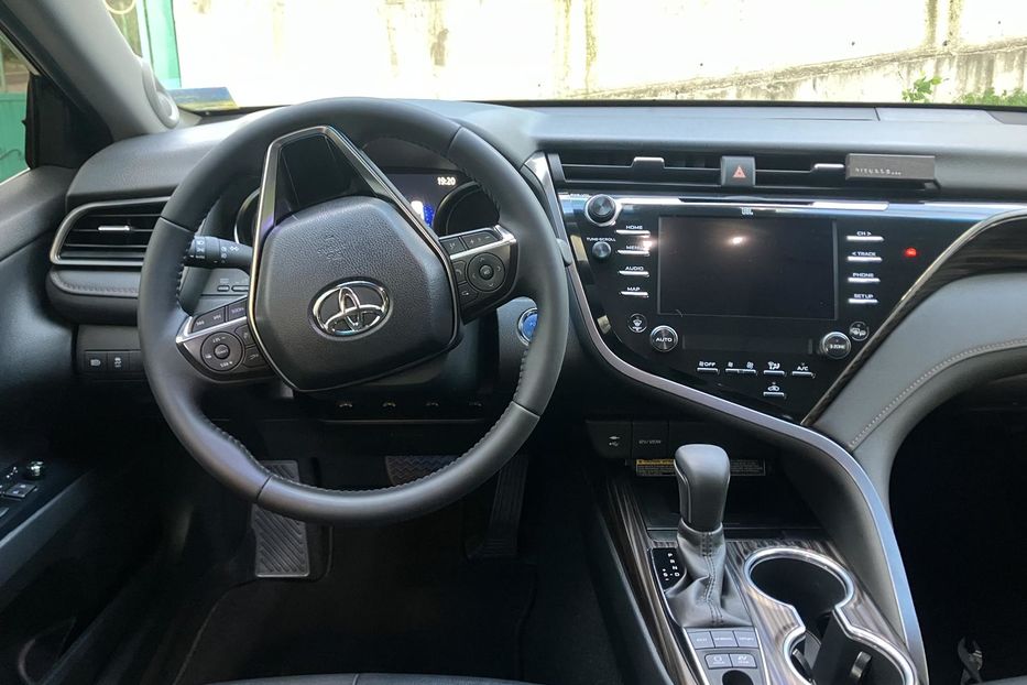 Продам Toyota Camry Premium  2020 года в Киеве