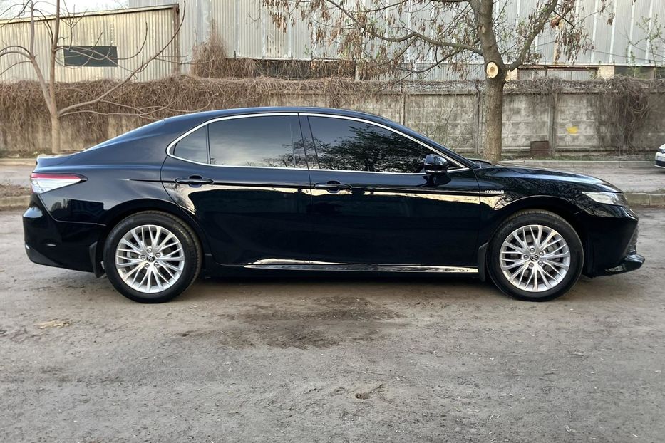 Продам Toyota Camry Premium  2020 года в Киеве
