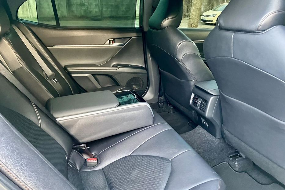 Продам Toyota Camry Premium  2020 года в Киеве