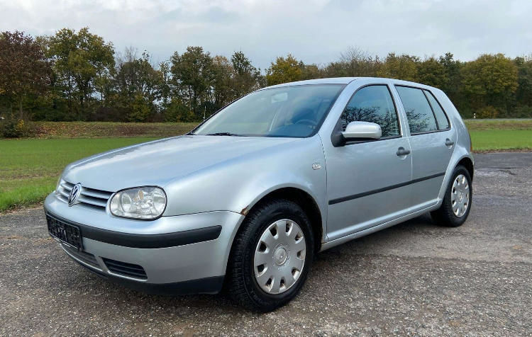 Продам Volkswagen Golf  VI 2002 года в Луцке